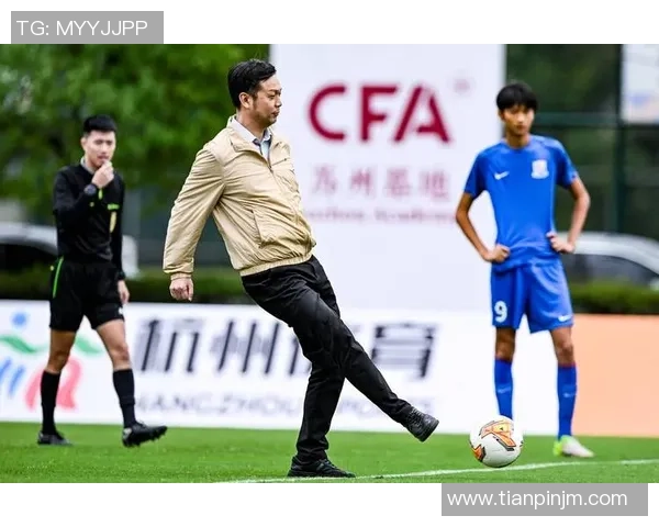 探讨现代足球俱乐部在全球竞技与社区发展中的双重角色及其影响力变革趋势